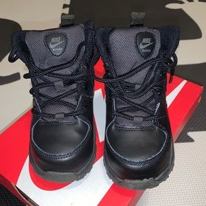 Nike Monoa boots